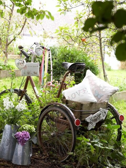 Brilliant Bicycle Decor | Bicycle Garden Planter Ideas For Backyards | FarmFoodFamily