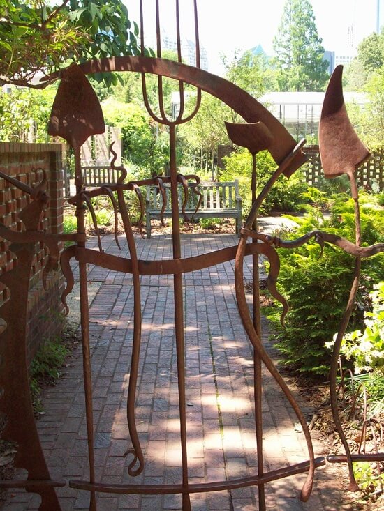 Shovel gate | DIY Garden Gate Ideas