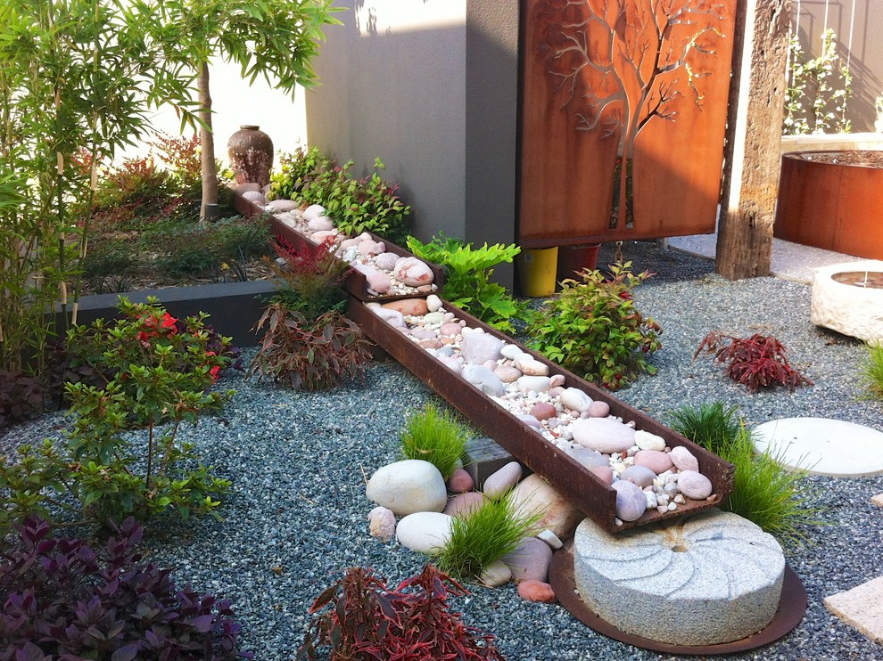 A dry river bed and a faux waterfall | Zen Garden Designs & Ideas