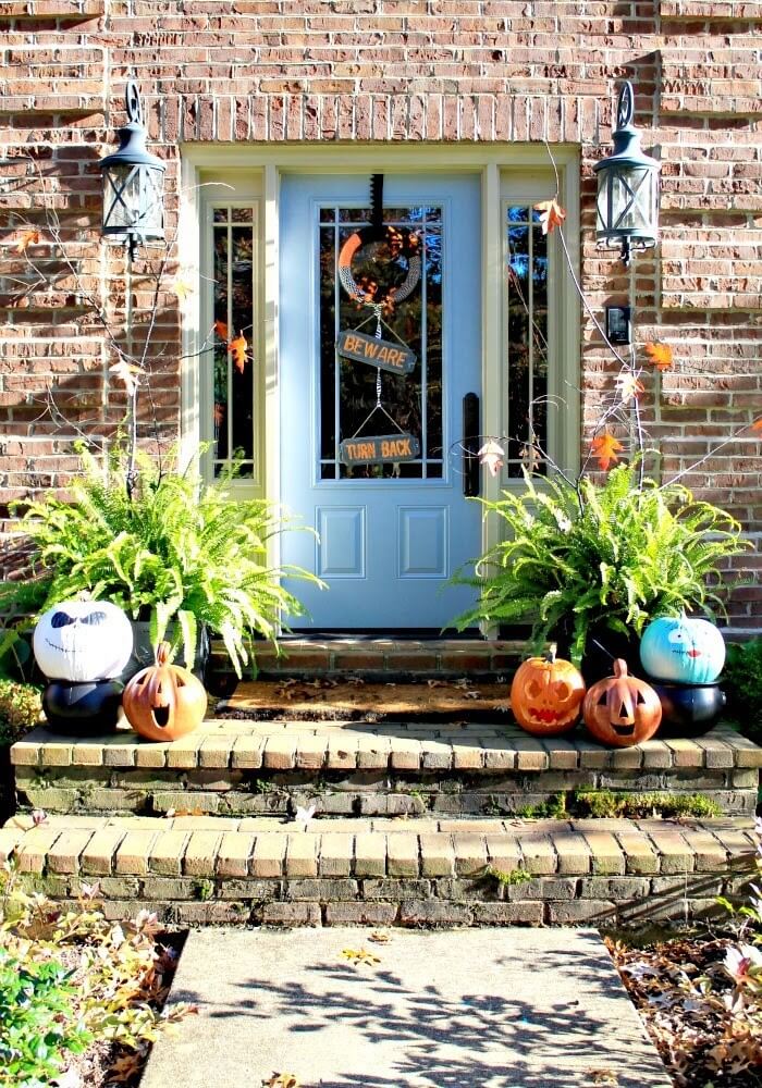 Front entrance | Spooky DIY Halloween Entrance (Entryway) Ideas | FarmFoodFamily