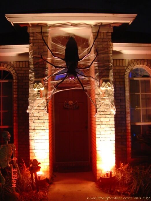 The Spider | Spooky DIY Halloween Entrance (Entryway) Ideas | FarmFoodFamily