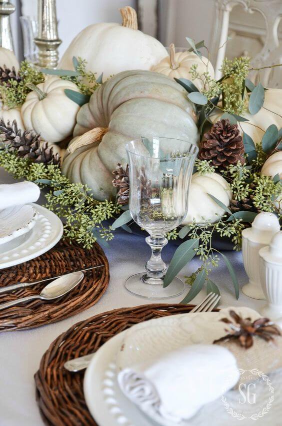 Natural Thanksgiving Tablescape | Best Thanksgiving Centerpieces