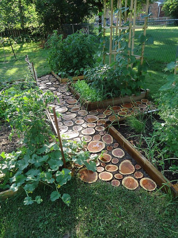 Garden Path | DIY Wood Tree Log Decor Ideas - FarmFoodFamily.com