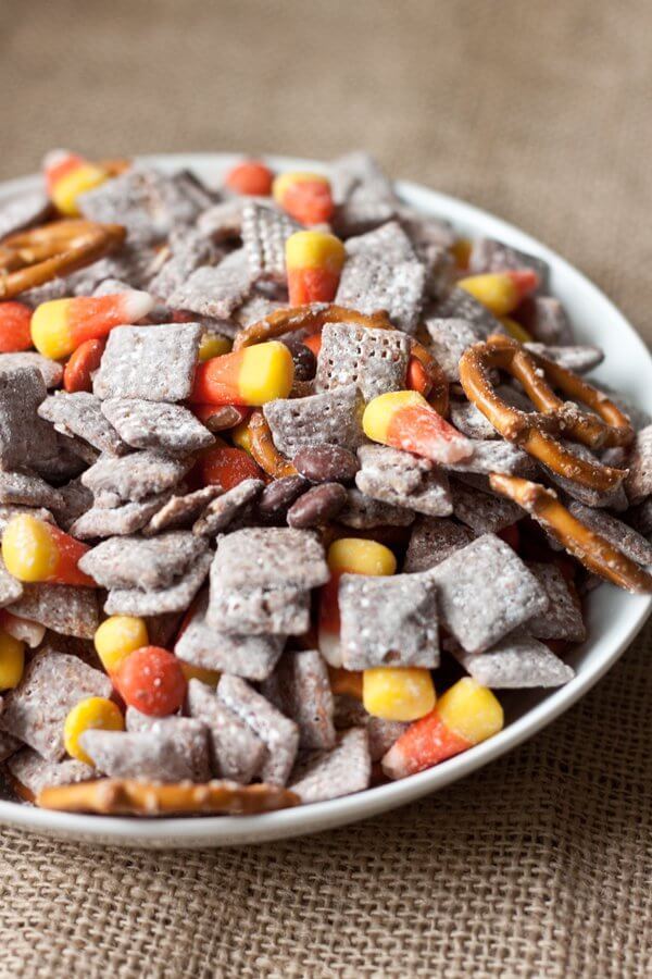 Halloween Muddy Buddy | Halloween Party Food Ideas | Halloween Party Themes For Adults
