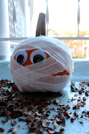 Halloween Mummy Pumpkin | No-Carve Pumpkin Decorating Ideas For This Halloween