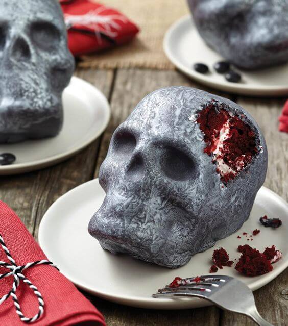 Silver skull red velvet cakes | Halloween Wedding Theme Ideas - Farmfoodfamily.com