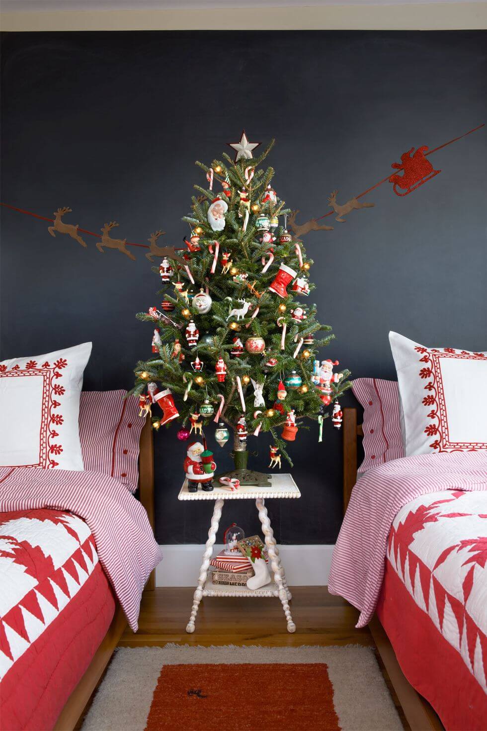 Best Way to Decorate Christmas Trees on a Budget: Inexpensive or Free & Easy Holiday Ornaments & Decorations