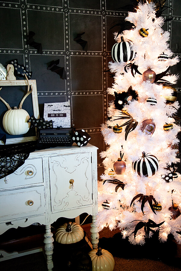 6 black and white halloween decorations farmfoodfamily