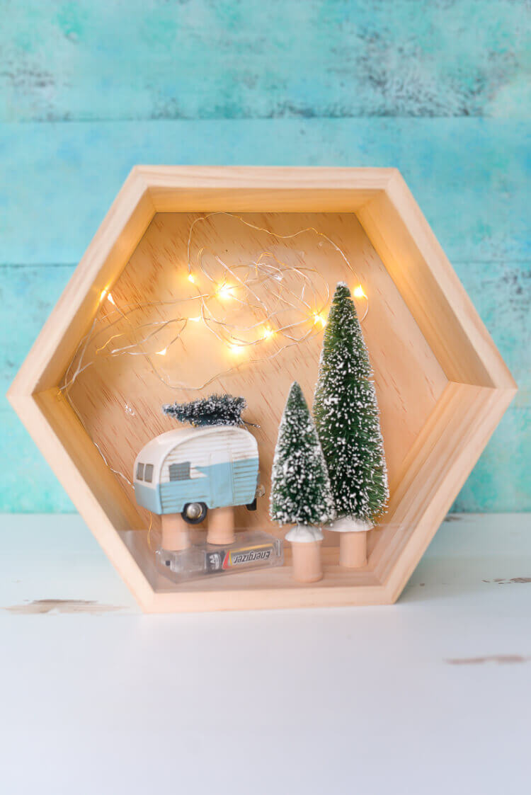 Easy retro winter shadow | Cute and Easy Christmas Ornament Ideas