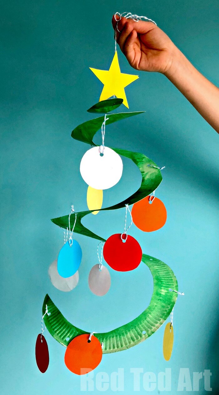 Paper plate Christmas tree whirligig | Easy, Inexpensive, and Creative Christmas Crafts for Kids