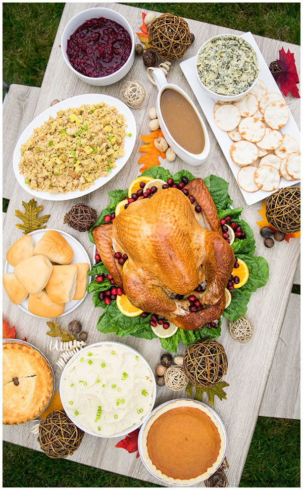 Host a Group Thanksgiving Dinner With Friends Or Family