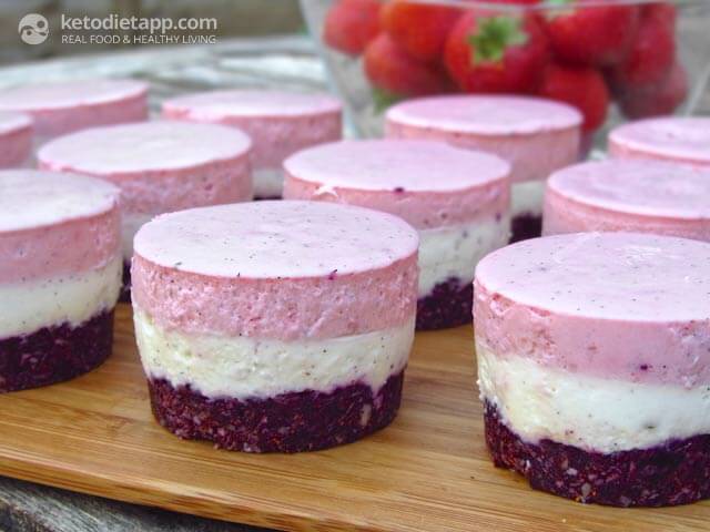 Keto No-Bake Mini Berry Cheesecakes