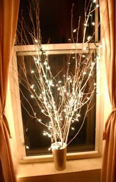 Window light | Christmas Door and Window Lighting Decorating Ideas