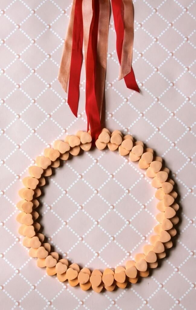 Sweatheart candy wreath | Valentine's Day Decorating Ideas For Your Lovers | FarmFoodFamily.com