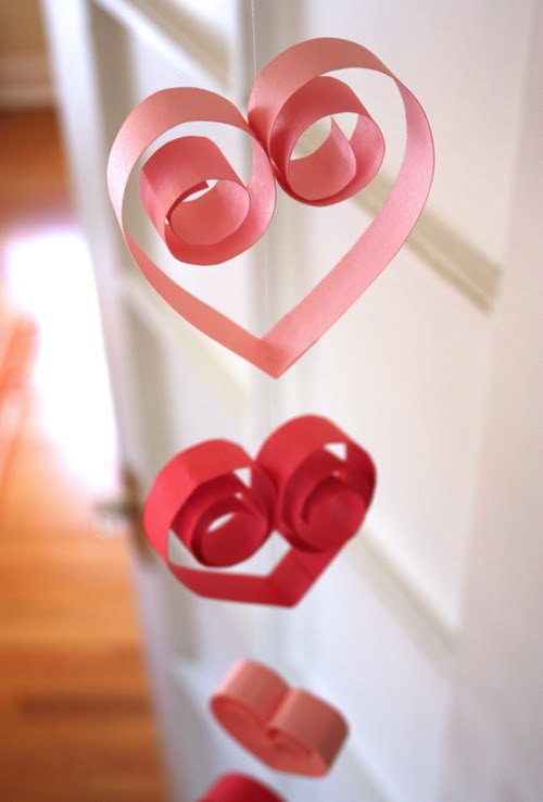 Paper heart garland - Valentine's Day crafts for kids