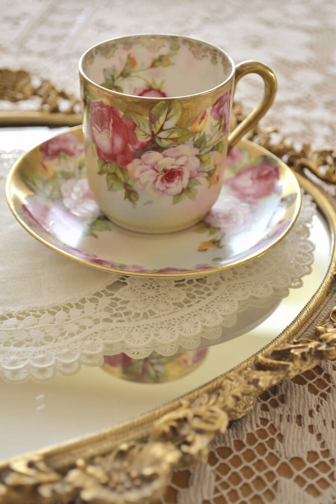 Home Decorating Ideas With Flowers: Tea time