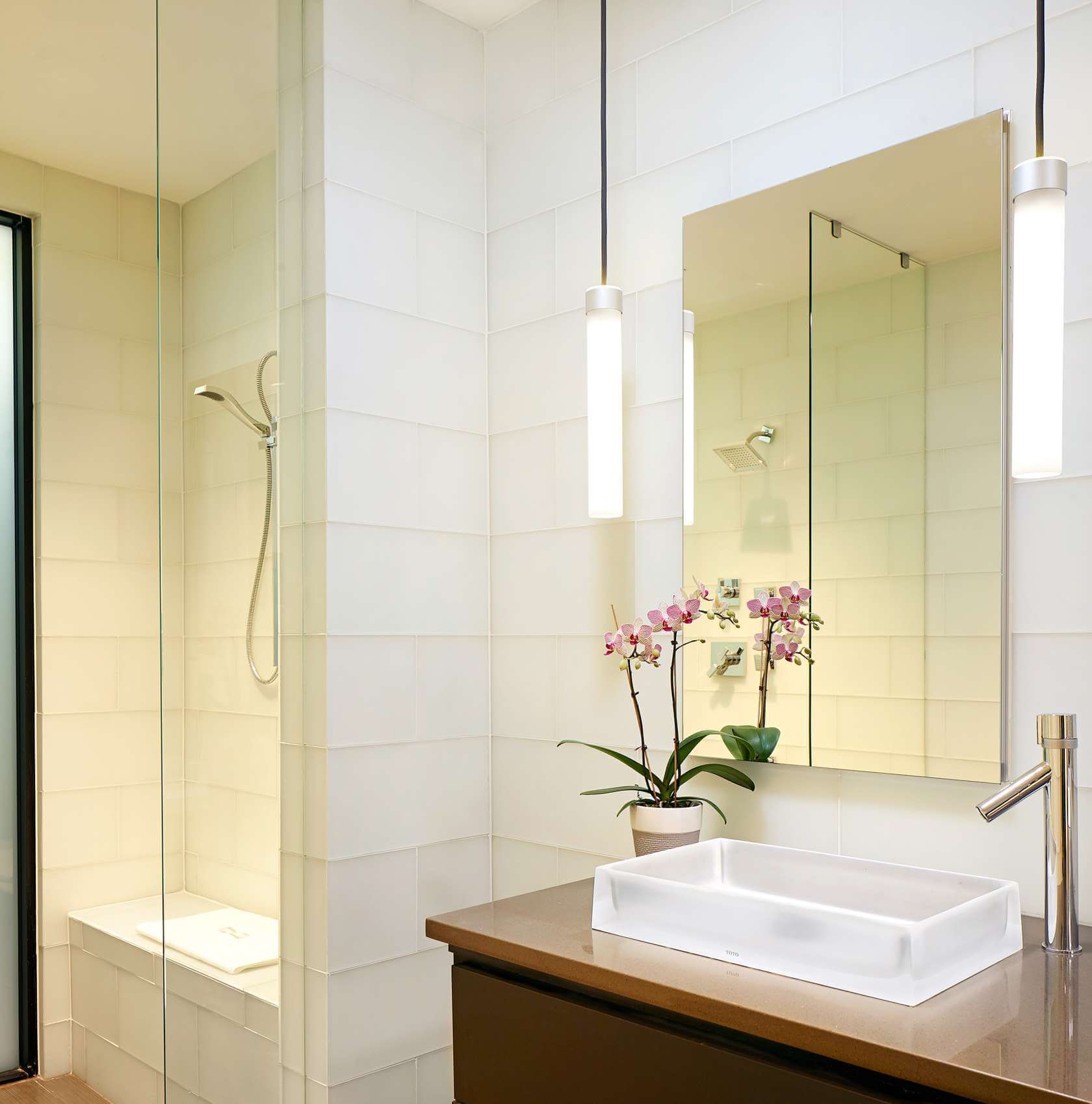 Use Lighting to Increase Space in a Small Bathroom | Easy Ways to Make a Small Bathroom Look Larger | FarmFoodFamily.com