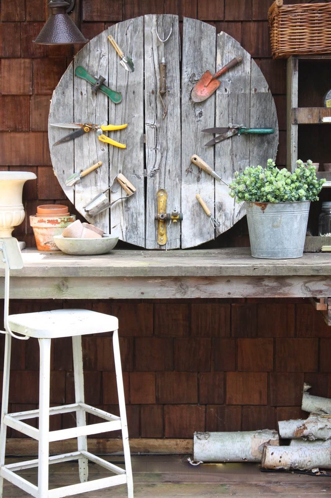 Garden pallet wall clock | Best DIY Repurposed Garden Tools Ideas | Garden Craft Ideas