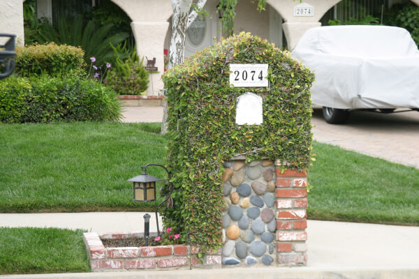 Brick mailbox with lantern