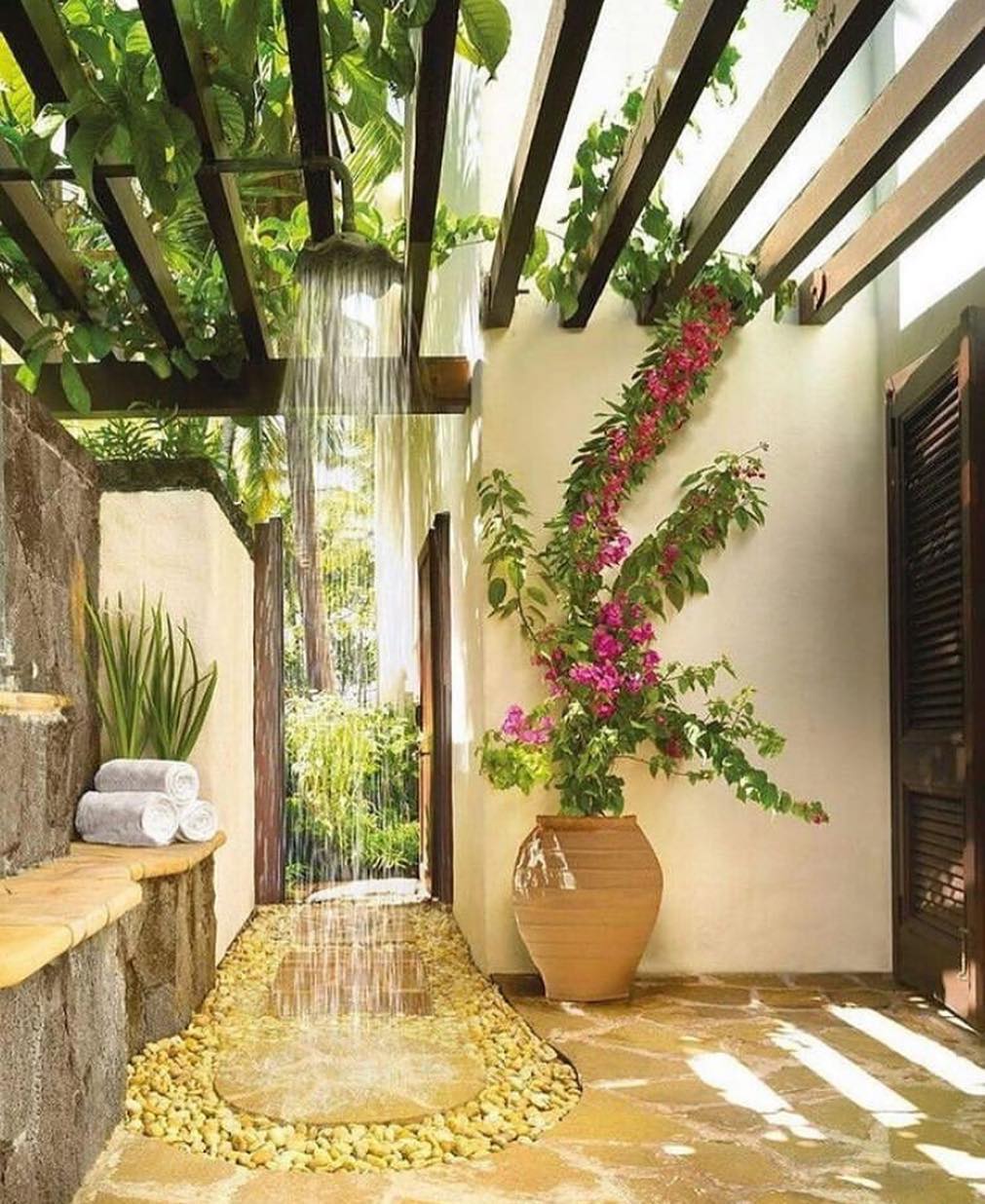 22 outdoor shower ideas
