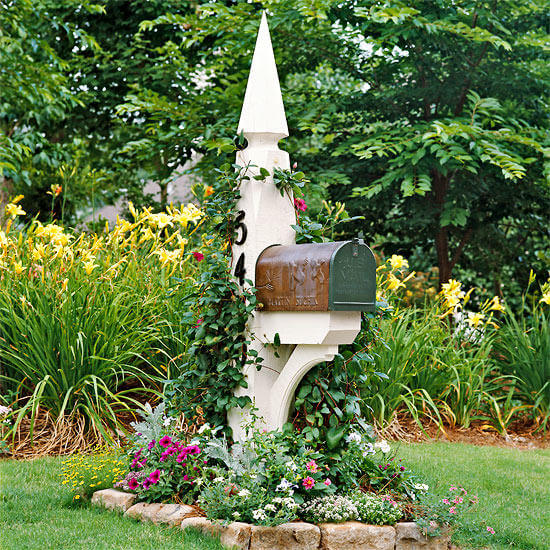 Mailbox with annual flowers | Best Mailbox Landscaping Ideas