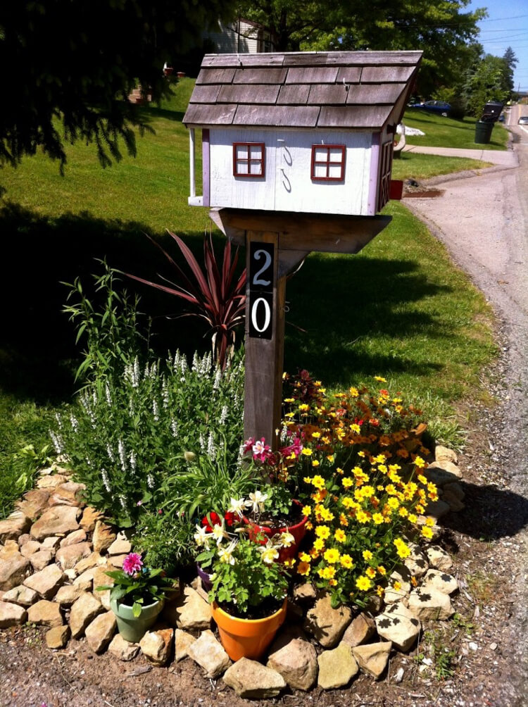 Flower beds around mailbox | Best Mailbox Landscaping Ideas