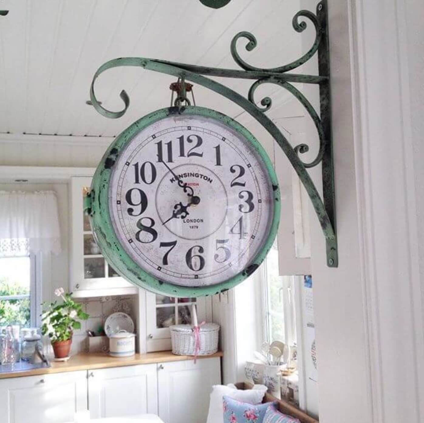 Hanging Clock | Inspiring Farmhouse Kitchen Design & Decor Ideas