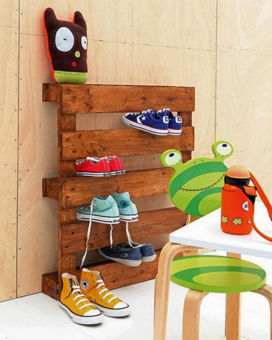 Pallet Shoes Rack for Children | Smart Shoe Storage Ideas & Designs For Any Zoom Size