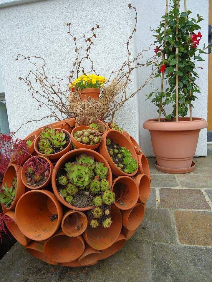 DIY Flowerpot ball from terracotta flower pots