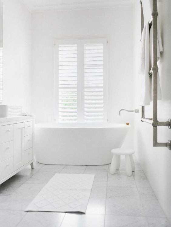 15 white bathroom ideas