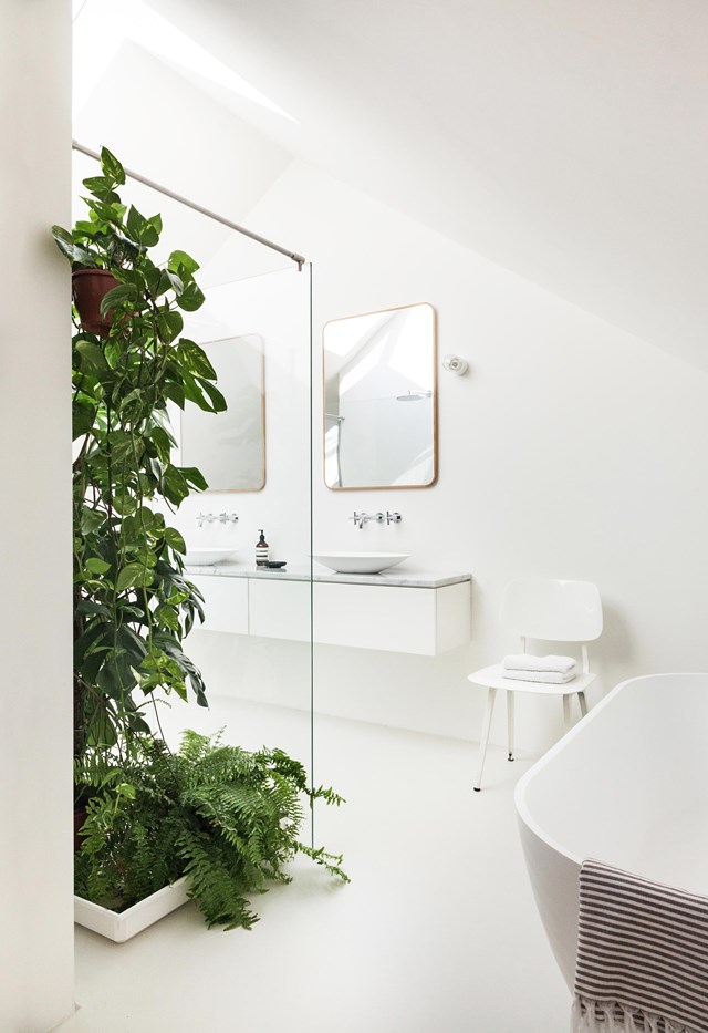 19 white bathroom ideas