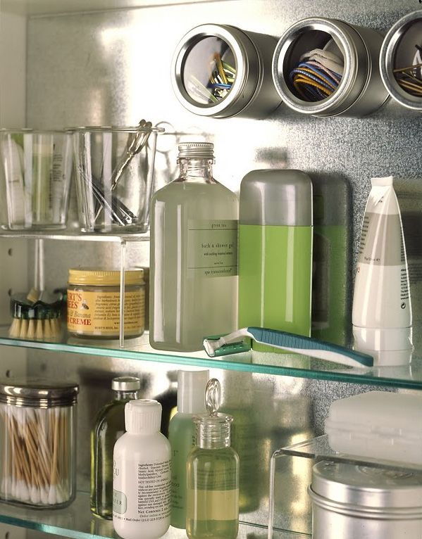 Magnetic spices that you can place in your bathroom