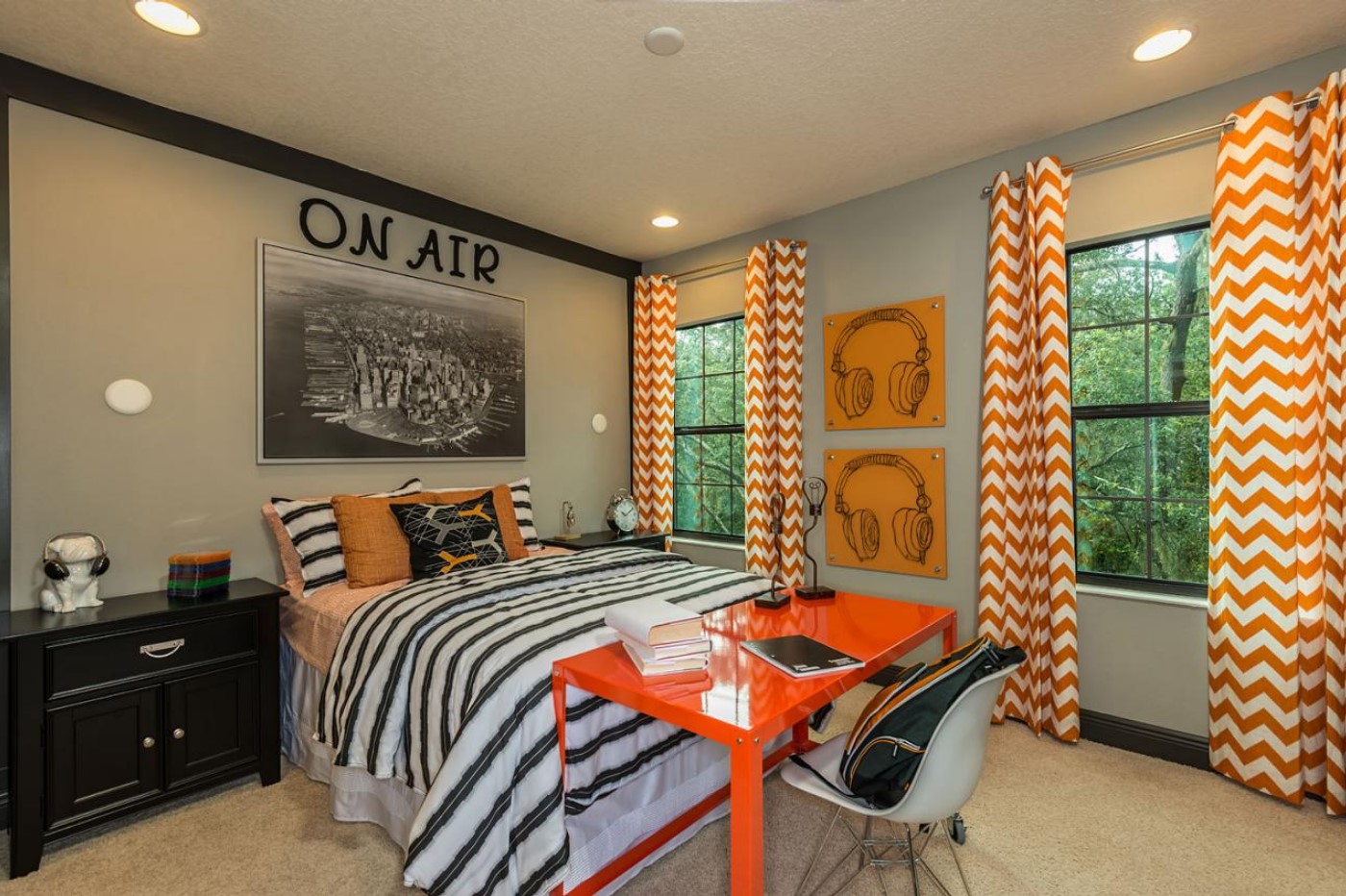 Gray room with orange and musical design