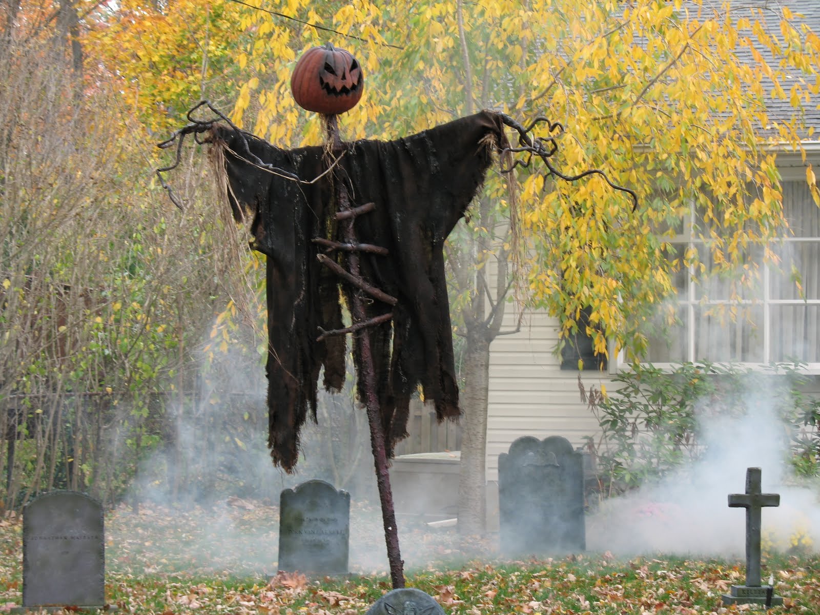 16 scary halloween decorations