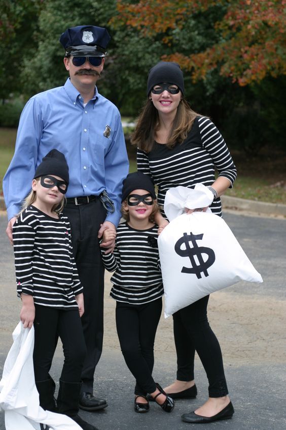 24 halloween costumes for families