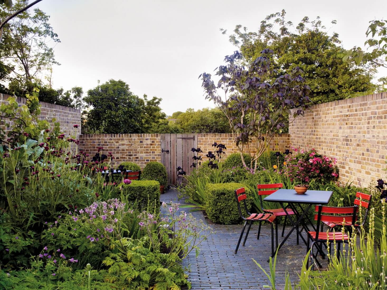 8 outdoor courtyard ideas