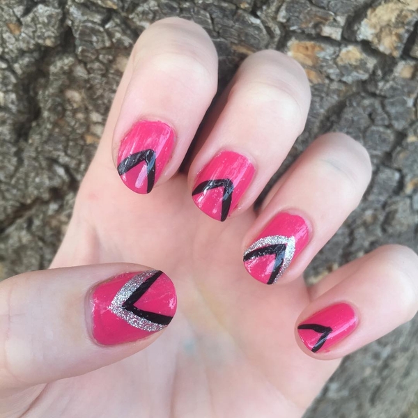 Silver Glitter, Pink and Black Nail Design