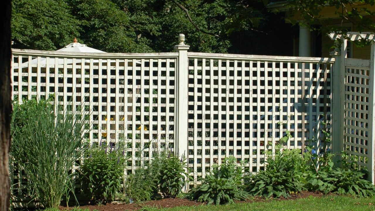 Thick slat lattice fence