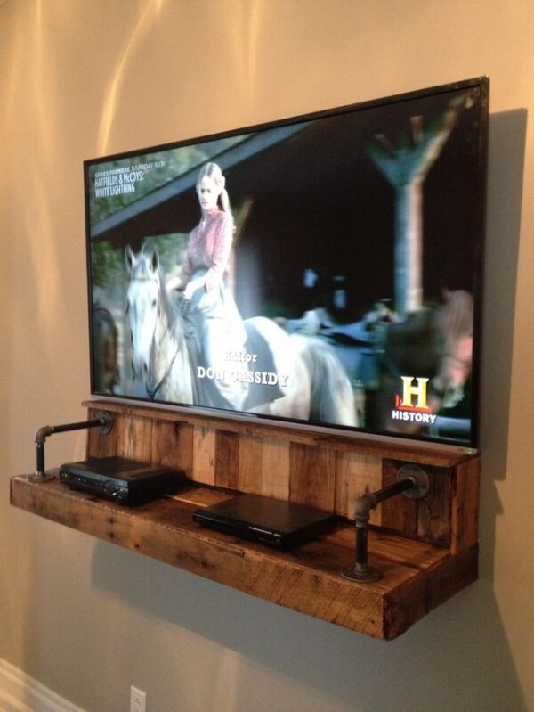 DIY Wooden Pallet Floating Shelf for TV