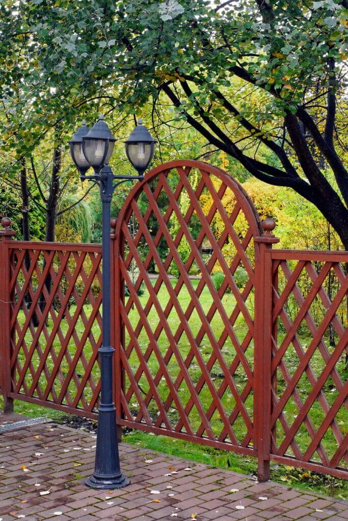 Vine-free, high-gated lattice fence
