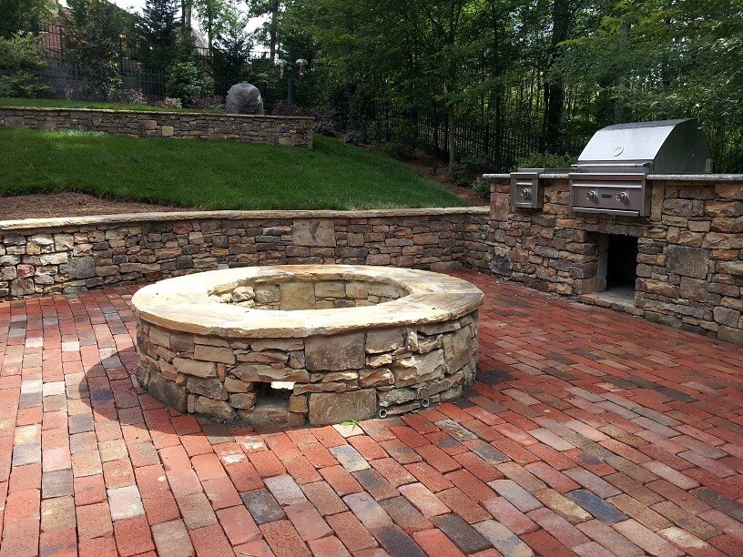 Diy Backyard Fire Pit Ideas, Building A Fire Pit With Red Bricks
