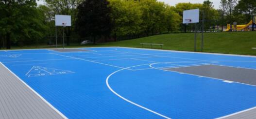 A Classic Backyard Basketball Court Idea
