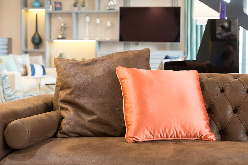 19 bold color throw pillows for brown couches