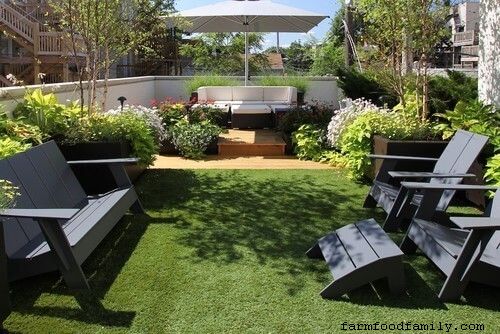 Simple backyard turf seating