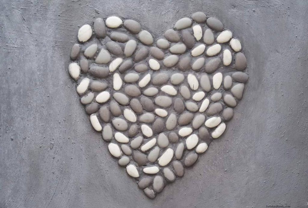 Try Stone Heart Décor