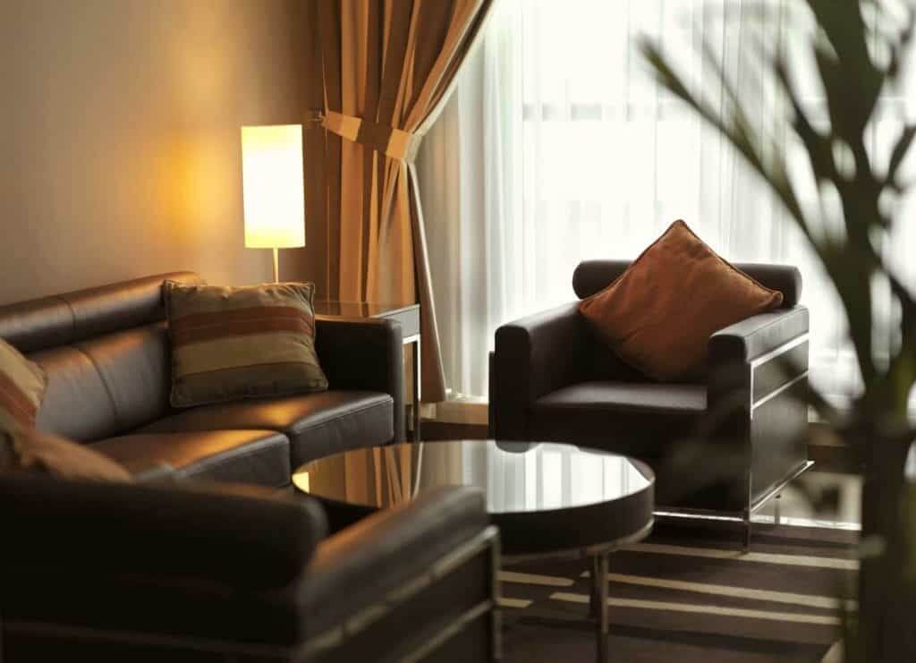 6 dark brown leather sofa decorating ideas