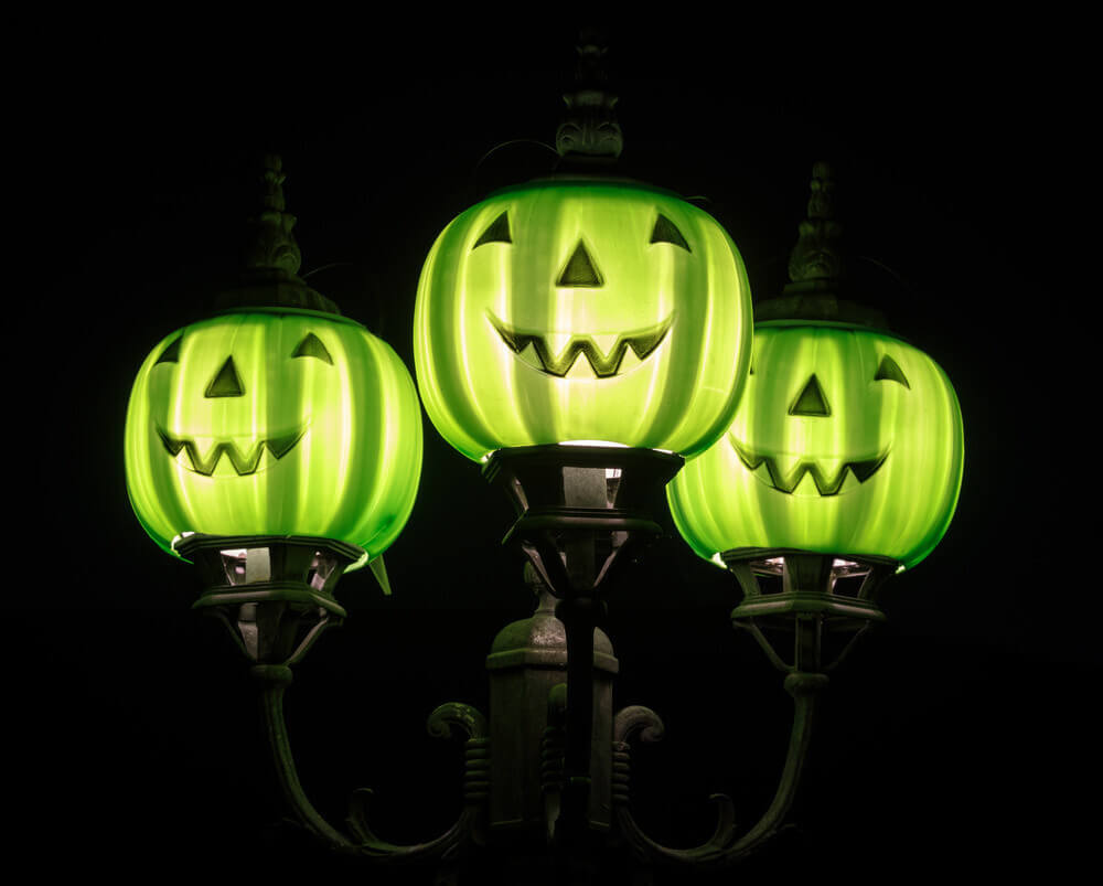 green porch light halloween