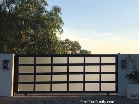 18 frosted glass modern driveway gate ideas