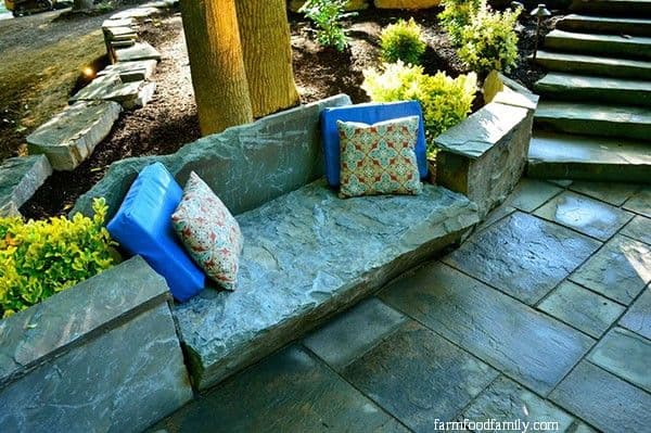 11 landscaping ideas with mulch and rocks