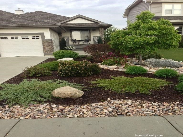 14 landscaping ideas with mulch and rocks